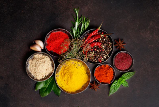 set van pittige masalas verwijst naar een verzameling van smaakvolle